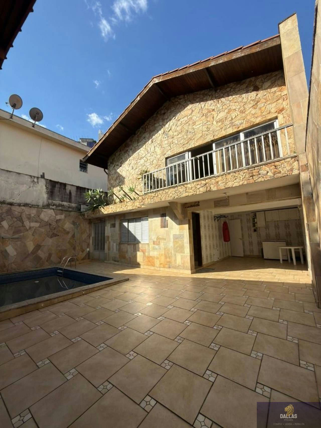 Casa em Jardim Avelino - 250m² | 4 dormitórios | 4 vagas