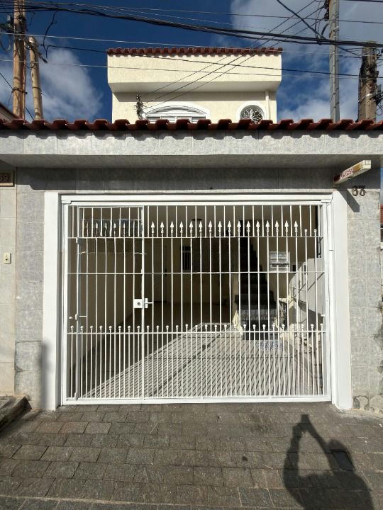 Sobrado em Vila Ema - 120m² | 4 dormitórios | 1 vaga