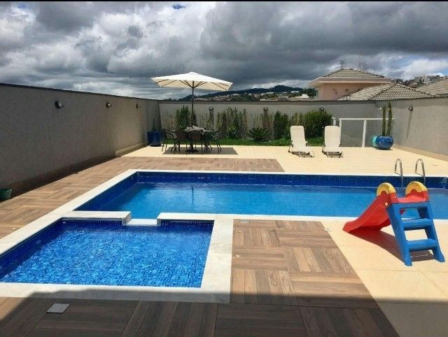 Sobrado em Parque Residencial Itapeti - 360m² | 3 dormitórios | 6 vagas - miniatura 2