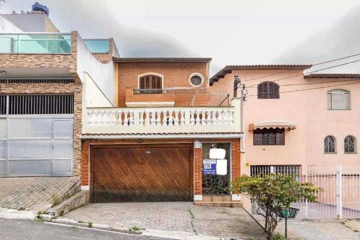 Sobrado em Parque São Lucas - 150m² | 3 dormitórios | 4 vagas