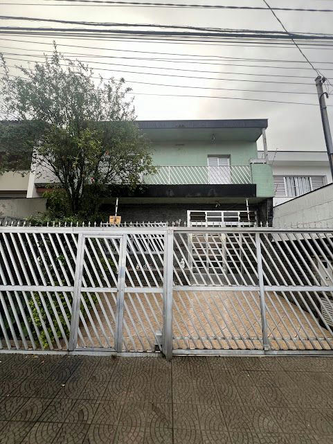Sobrado em Água Rasa - 165m² | 3 dormitórios | 6 vagas
