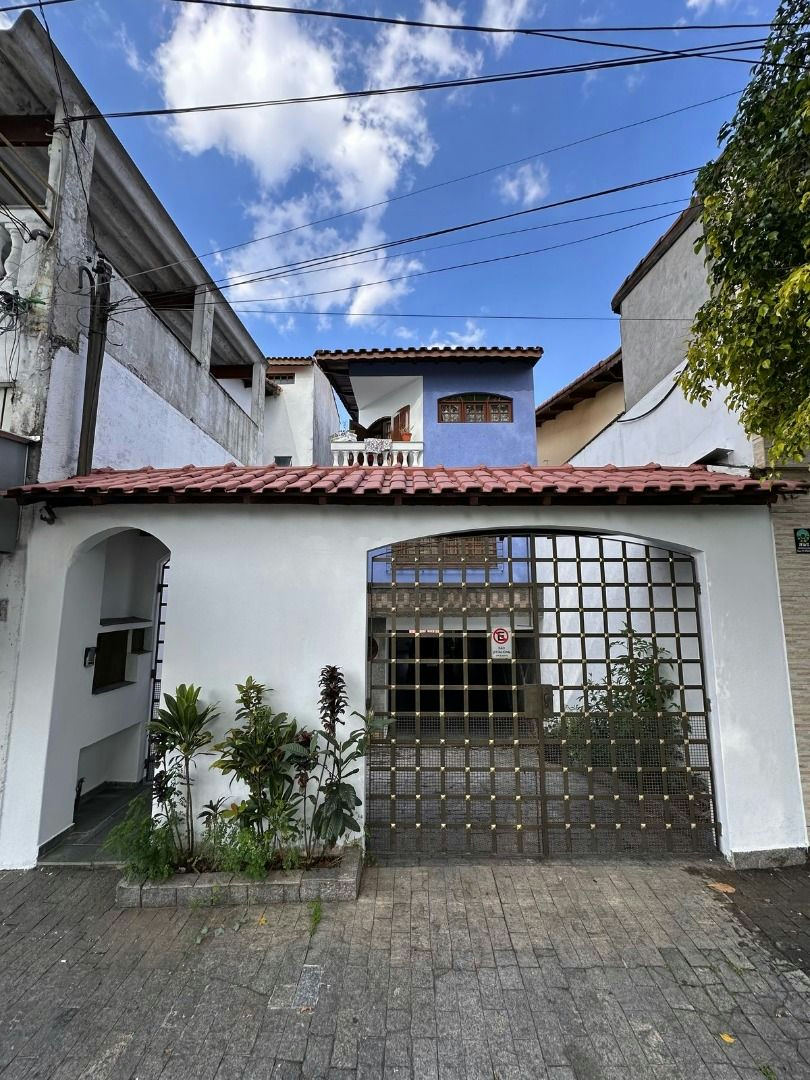 Sobrado em Sítio da Figueira - 300m² | 3 dormitórios | 4 vagas