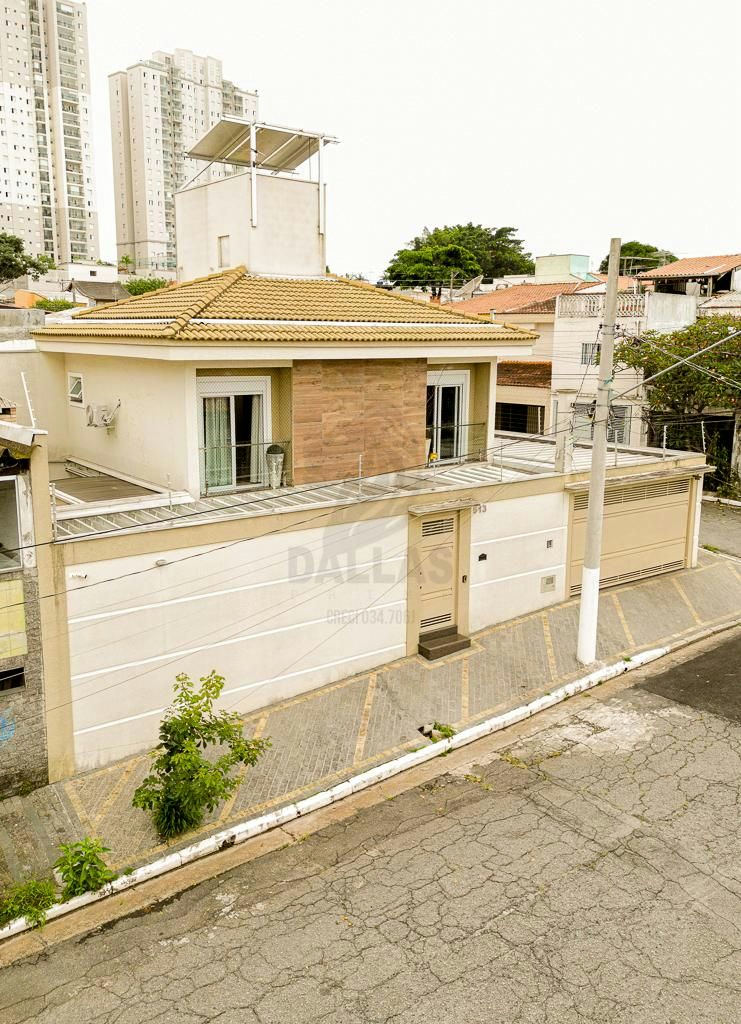 Sobrado em Água Rasa - 130m² | 2 dormitórios | 4 vagas