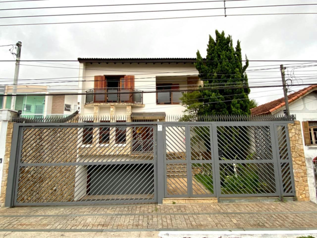 Sobrado em Vila Lúcia - 380m² | 4 dormitórios | 5 vagas