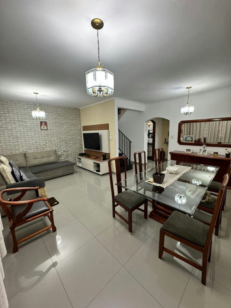 Sobrado em Vila Nova Pauliceia - 204m² | 3 dormitórios | 3 vagas