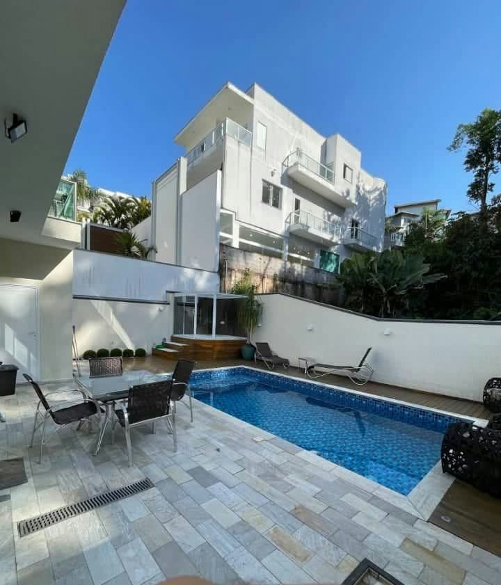 Sobrado em Parque Residencial Itapeti - 400m² | 4 dormitórios | 6 vagas - miniatura 2