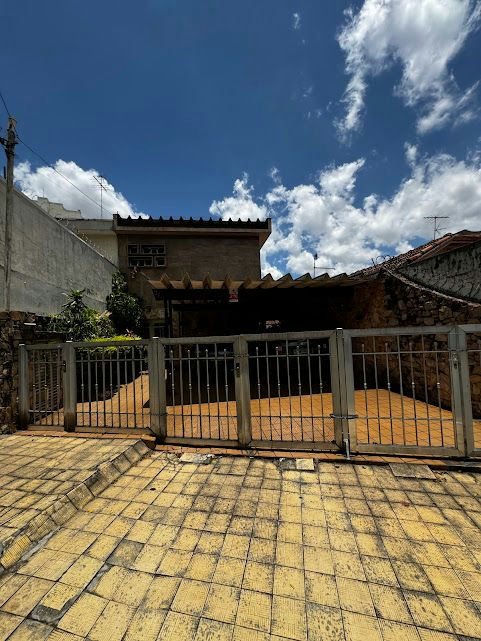 Sobrado em Vila Oratório - 227m² | 3 dormitórios | 4 vagas