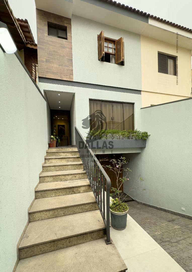 Sobrado em Vila Lúcia - 245m² | 3 dormitórios | 6 vagas