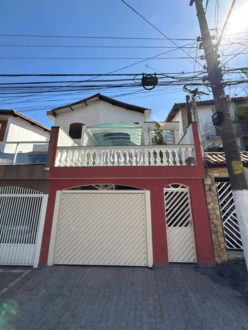Sobrado em Sítio da Figueira - 207m² | 3 dormitórios | 2 vagas