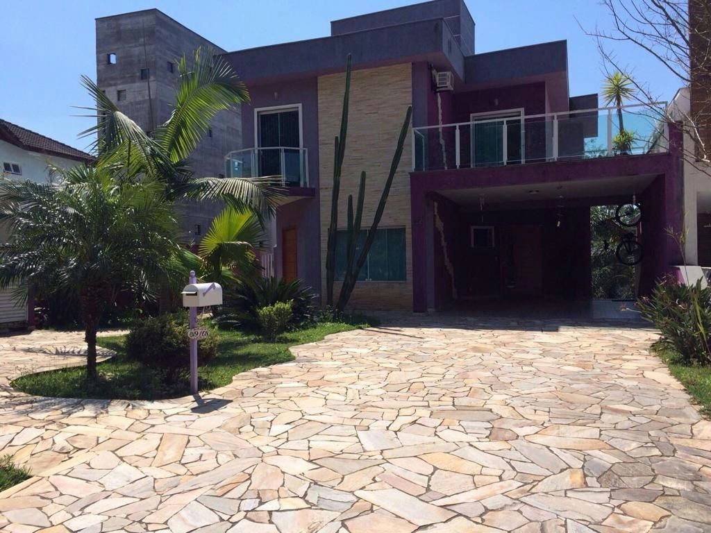 Sobrado em Parque Residencial Itapeti - 340m² | 4 dormitórios | 6 vagas