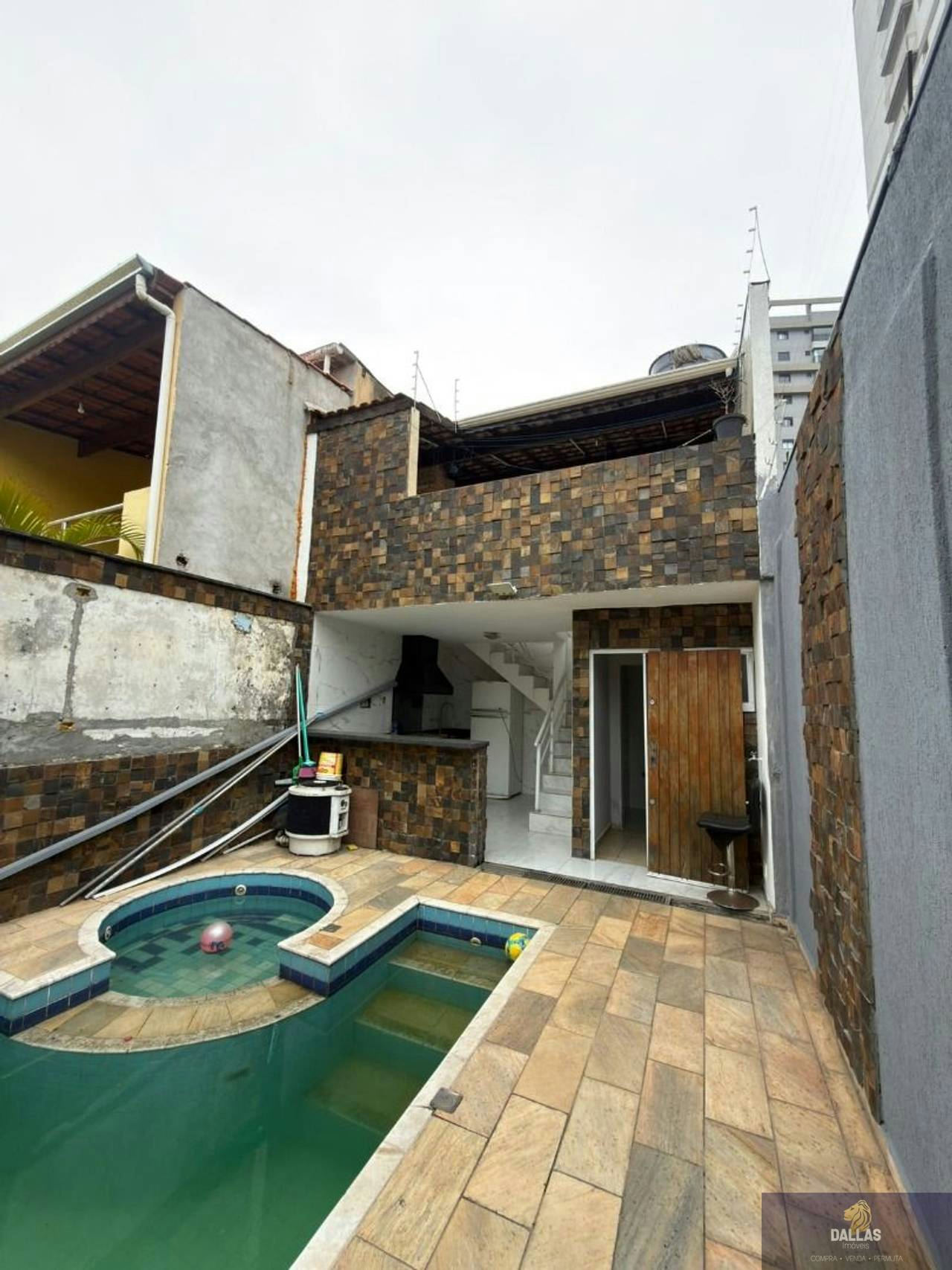 Sobrado em Vila Santa Clara - 250m² | 3 dormitórios | 4 vagas - miniatura 3