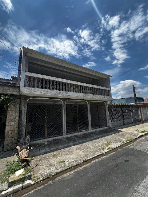 Sobrado em Conjunto Habitacional Barreira Grande - 200m² | 4 dormitórios | 3 vagas - miniatura 2