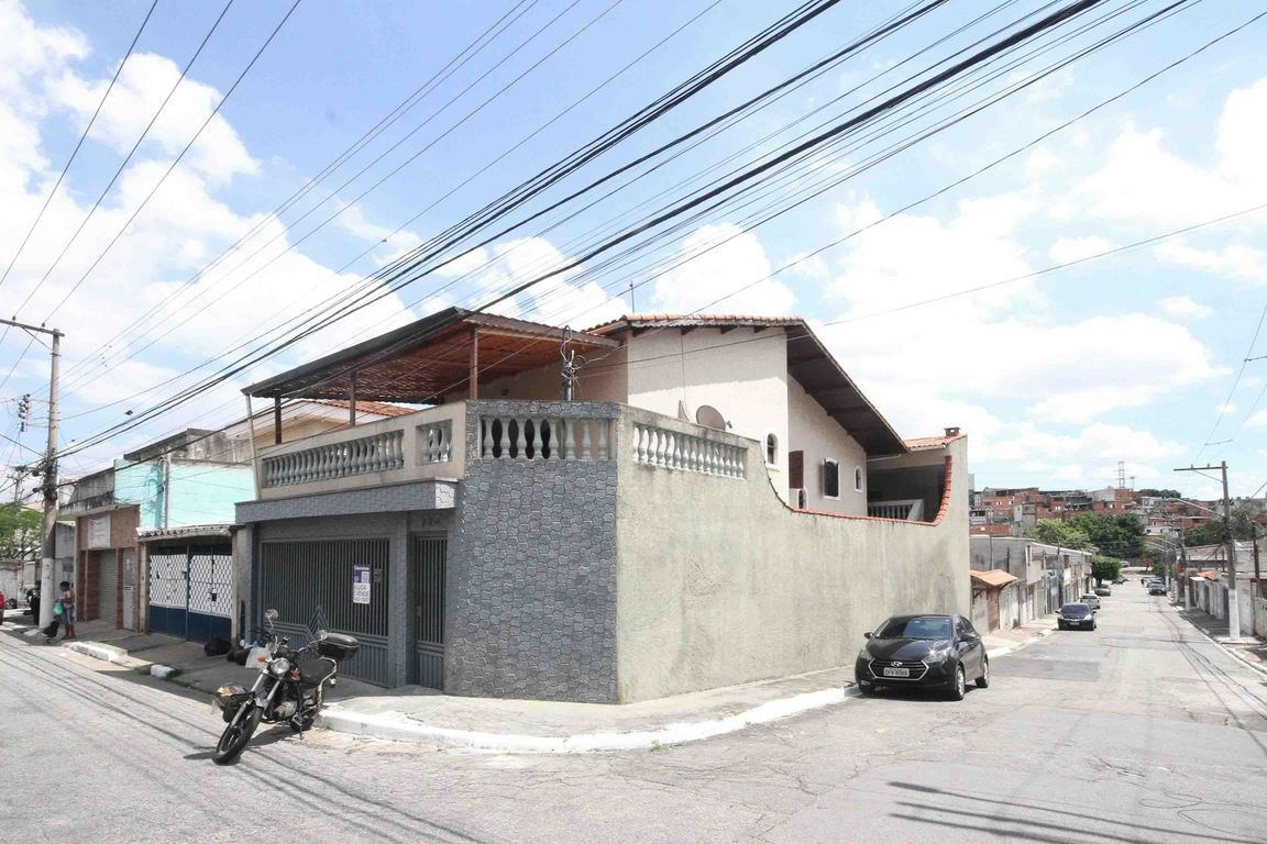 Sobrado em Vila Antonieta - 280m² | 3 dormitórios | 3 vagas