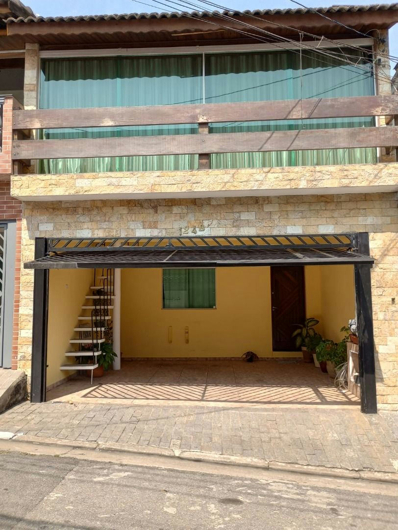 Sobrado em Vila Santo Antônio - 95m² | 3 dormitórios | 2 vagas