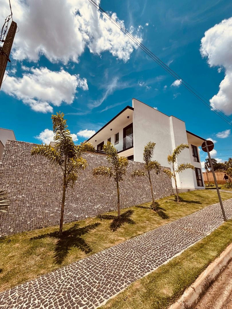 Casa em Bairro da Posse - 420m² | 4 dormitórios | 4 vagas - miniatura 2