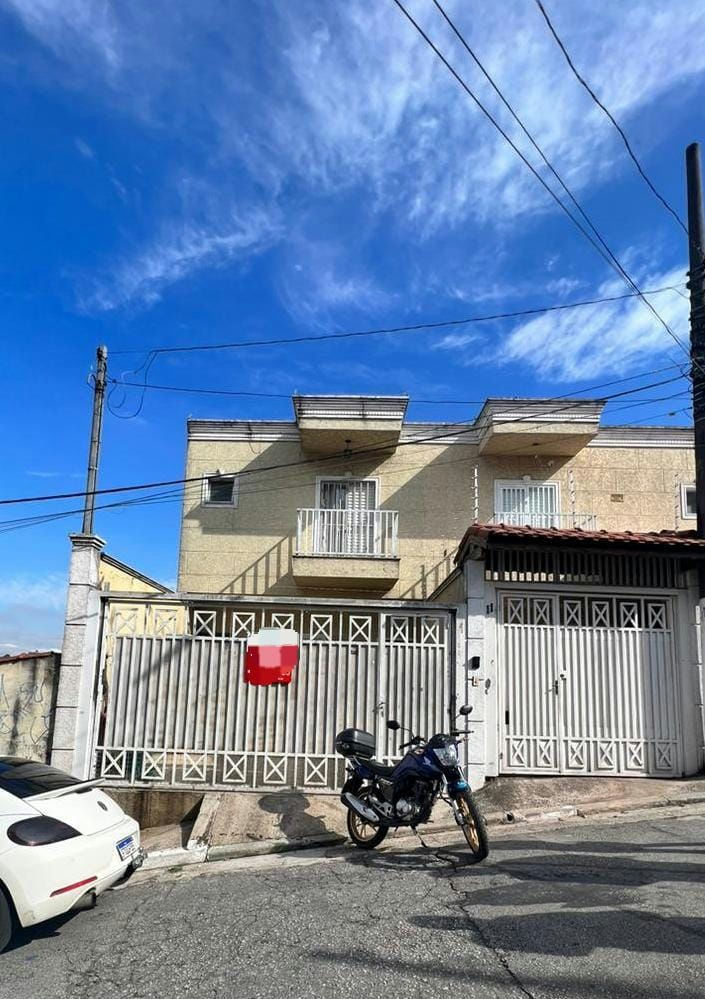 Sobrado em Vila Carmem - 90m² | 2 dormitórios | 2 vagas