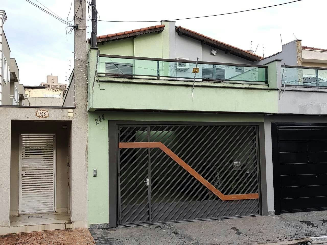 Sobrado em Vila Alpina - 210m² | 3 dormitórios | 4 vagas