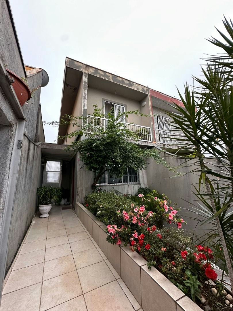 Sobrado em Vila Califórnia - 225m² | 3 dormitórios | 5 vagas