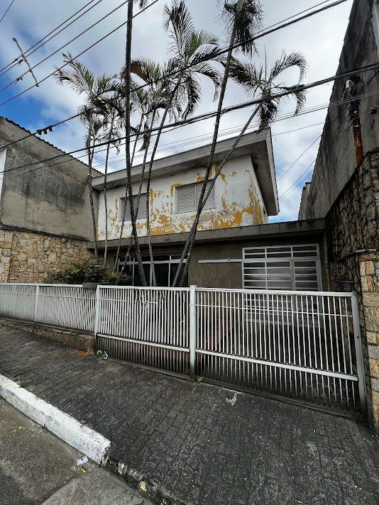 Sobrado em Jardim Teresa - 164m² | 3 dormitórios | 7 vagas