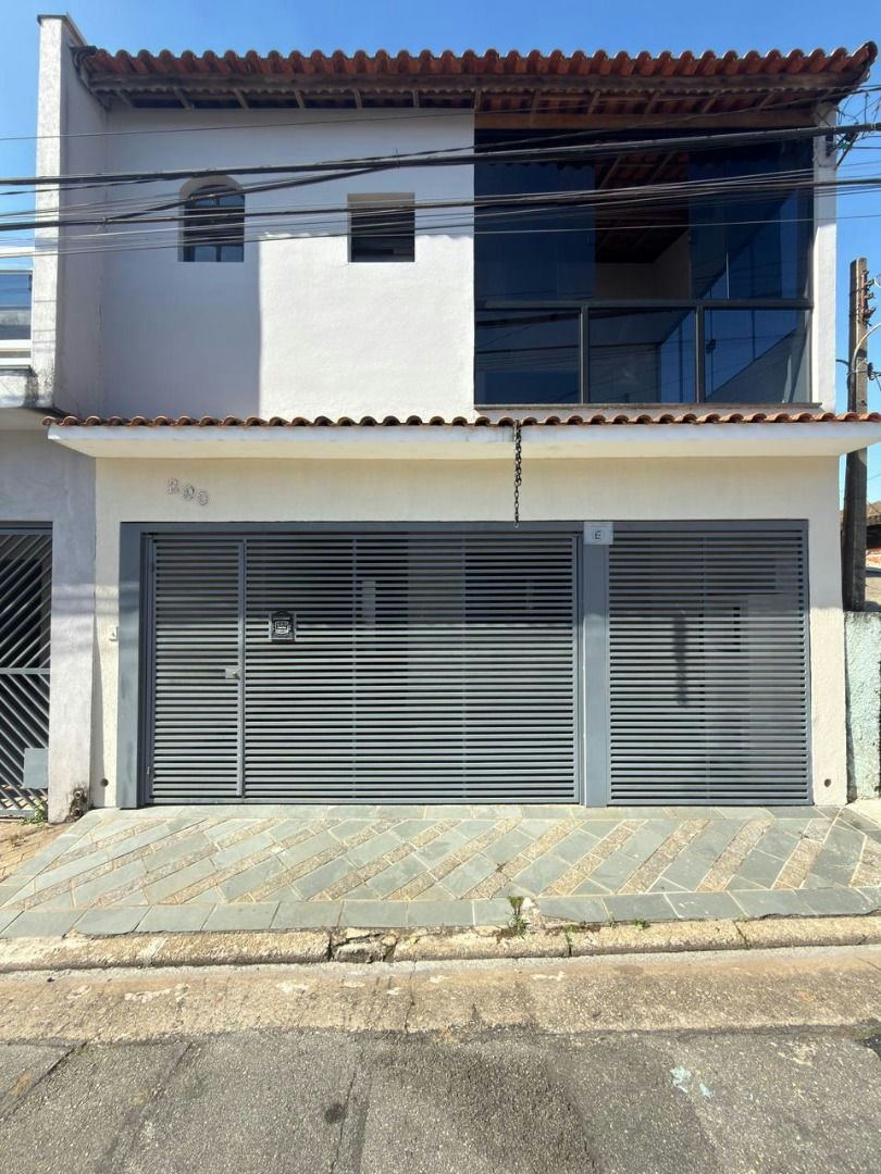 Sobrado em Vila Carrão - 130m² | 3 dormitórios | 2 vagas
