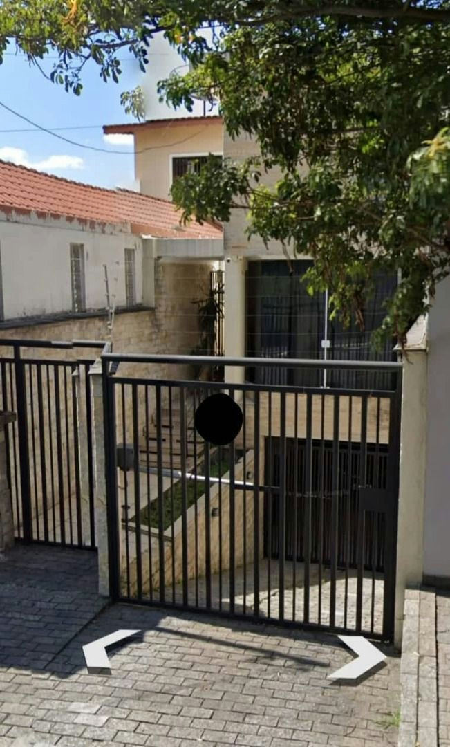 Sobrado em Sítio da Figueira - 298m² | 3 dormitórios | 10 vagas
