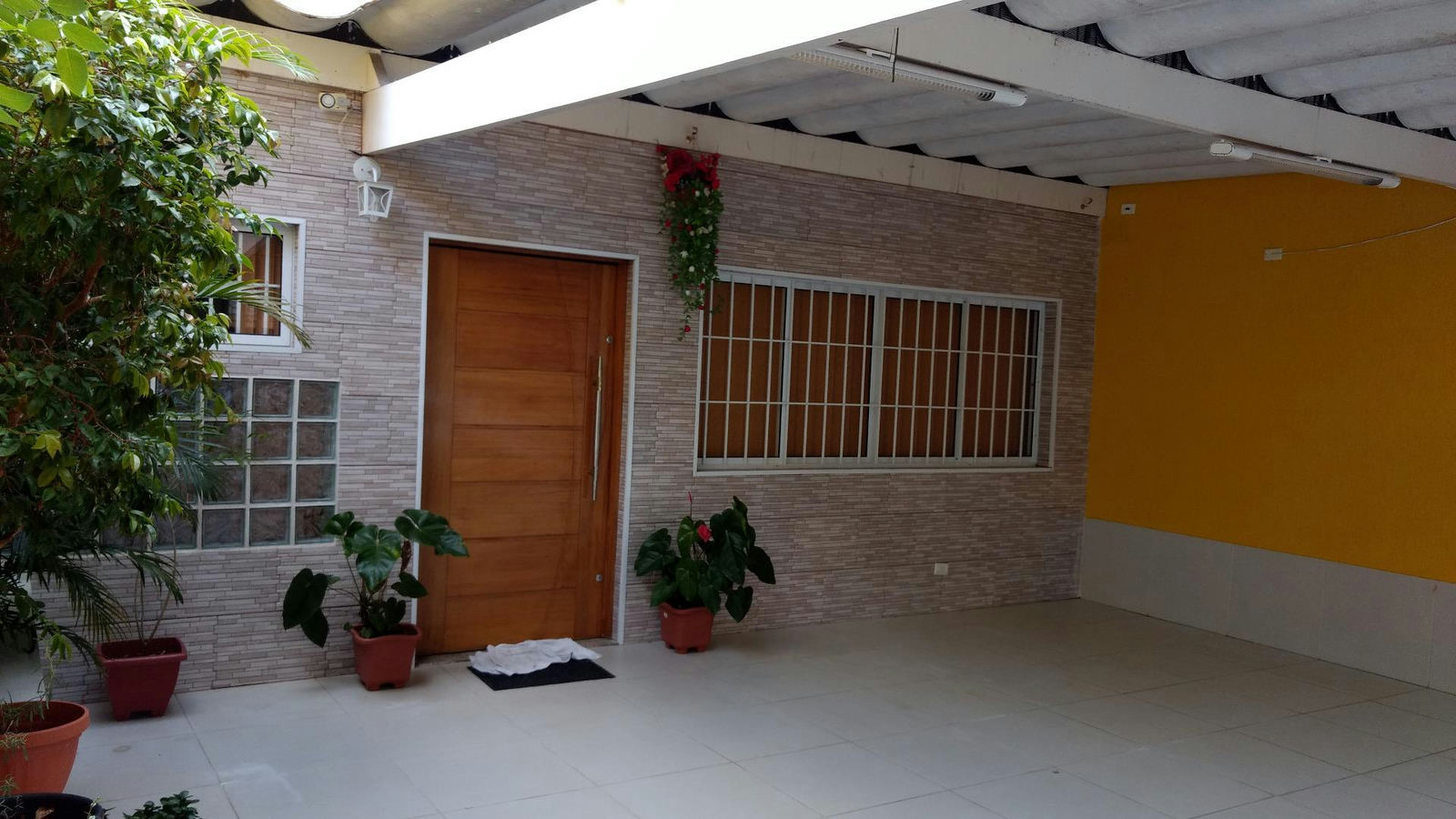 Sobrado em Vila Cleonice - 225m² | 3 dormitórios | 3 vagas