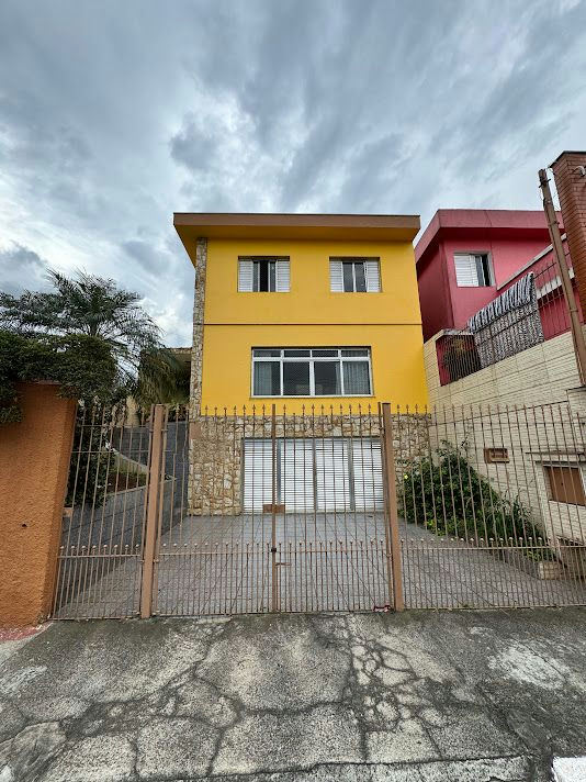 Sobrado em Parque São Lucas - 198m² | 3 dormitórios | 4 vagas