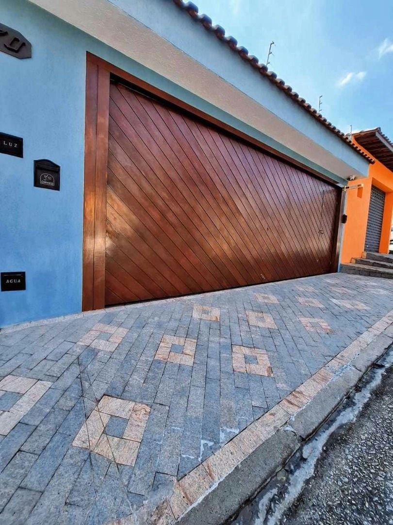 Sobrado em Vila Santa Clara - 232m² | 3 dormitórios | 8 vagas