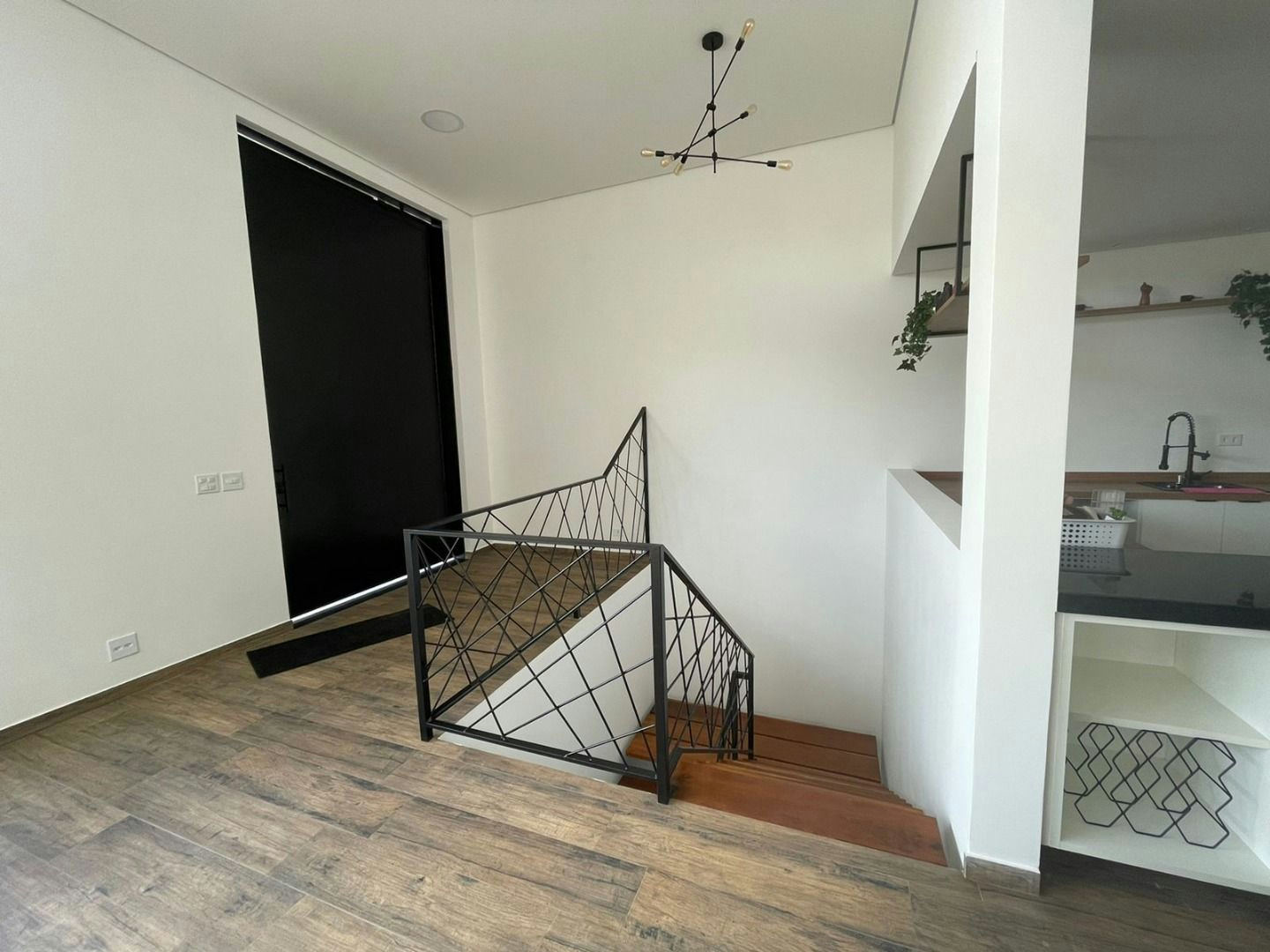 Sobrado em Parque Residencial Itapeti - 320m² | 3 dormitórios | 6 vagas - miniatura 4