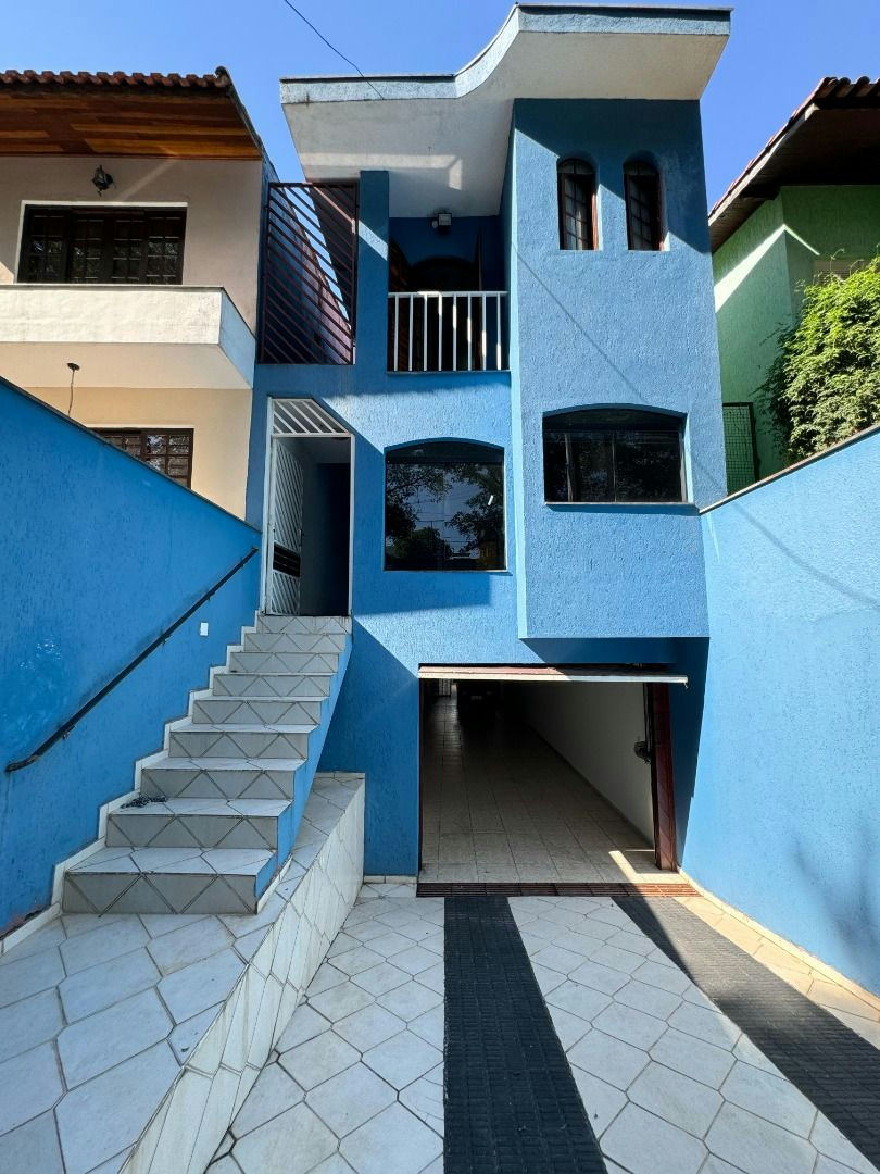Sobrado em Sítio da Figueira - 200m² | 3 dormitórios | 7 vagas