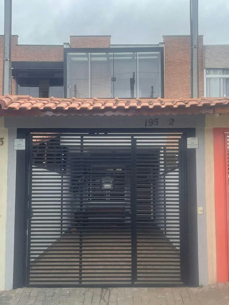 Sobrado em Vila Lúcia - 200m² | 3 dormitórios | 2 vagas