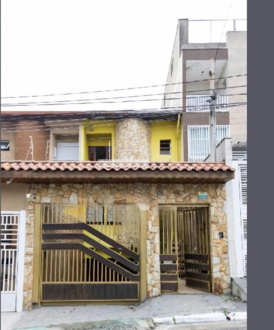 Sobrado em Vila Cleonice - 227m² | 4 dormitórios | 4 vagas