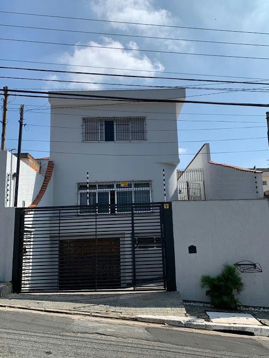 Sobrado em Vila Antonieta - 223m² | 3 dormitórios | 6 vagas