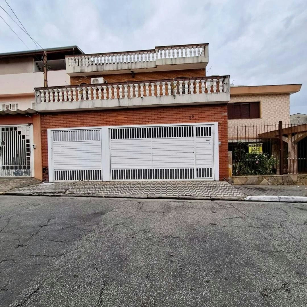 Sobrado em Vila Zelina - 200m² | 4 dormitórios | 3 vagas