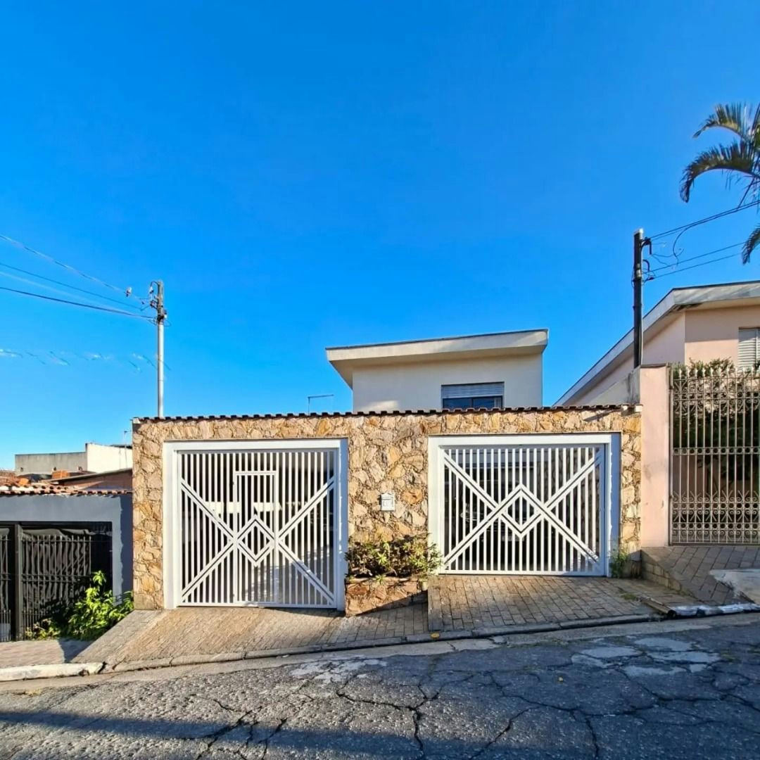 Sobrado em Vila Ivone - 150m² | 3 dormitórios | 4 vagas