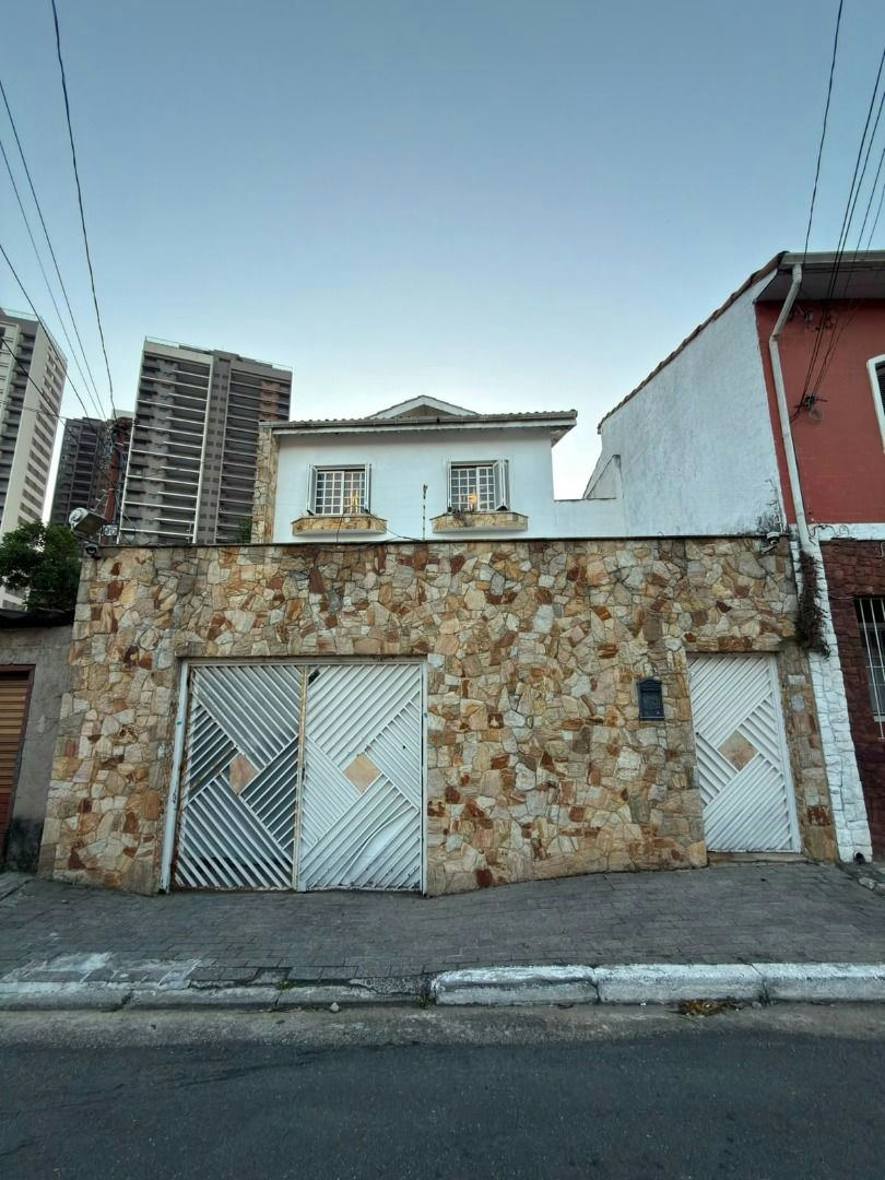 Sobrado em Vila Prudente (Zona Leste) - 300m² | 4 dormitórios | 8 vagas