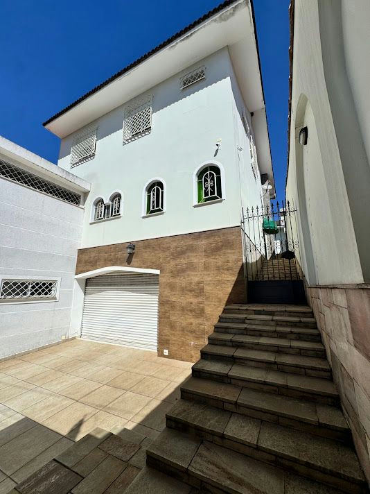 Sobrado em Vila Lúcia - 356m² | 4 dormitórios | 5 vagas
