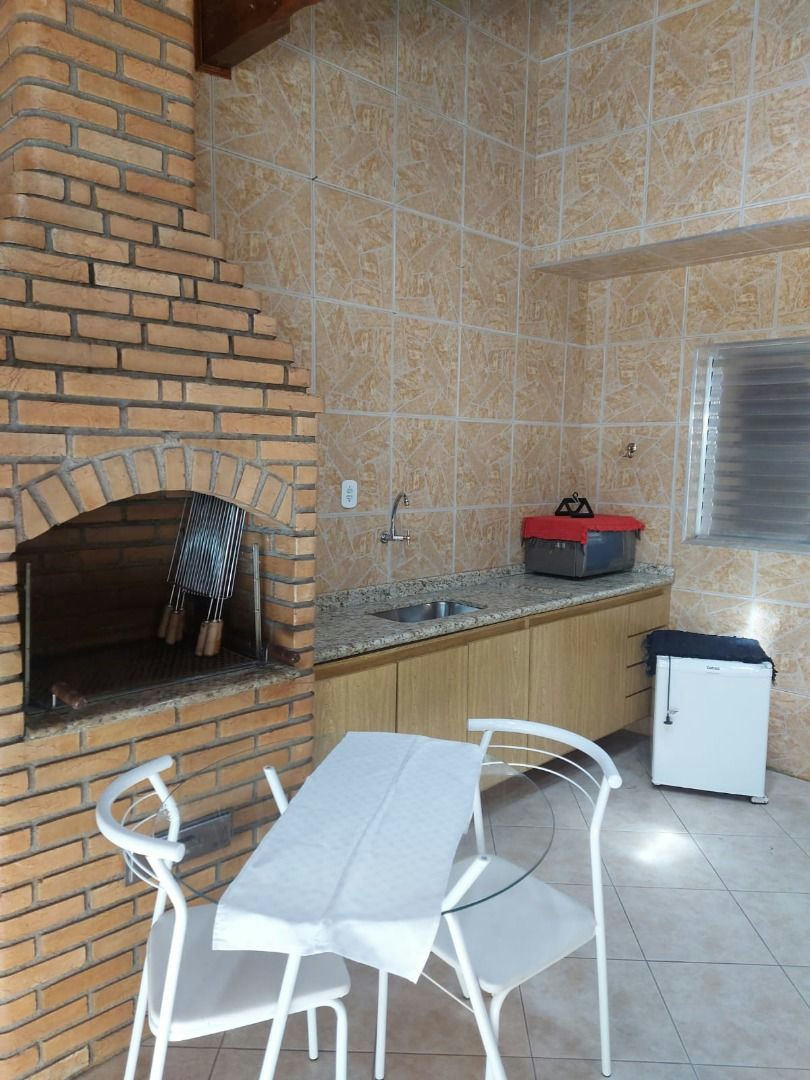 Sobrado em Vila Cleonice - 170m² | 3 dormitórios | 2 vagas