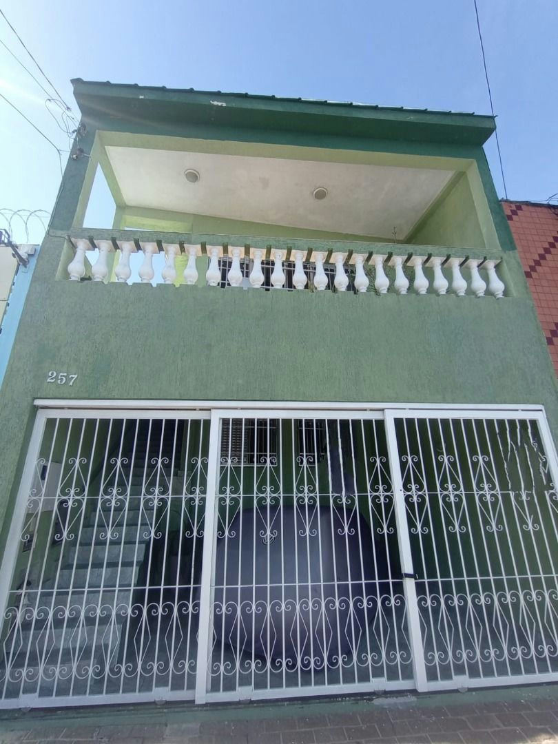 Sobrado em Vila Ema - 120m² | 3 dormitórios | 2 vagas